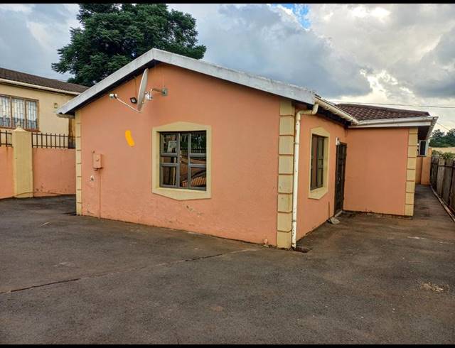 4 BEDROOM HOUSE FOR SALE IN PANORAMA GARDENS